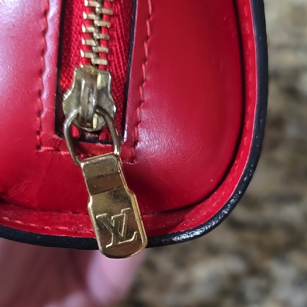 * Like New * Louis Vuitton Epi Dauphine PM Clutch - Picture 4 of 9